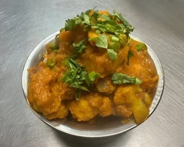 Aloo Gobi Matar (Vegan).